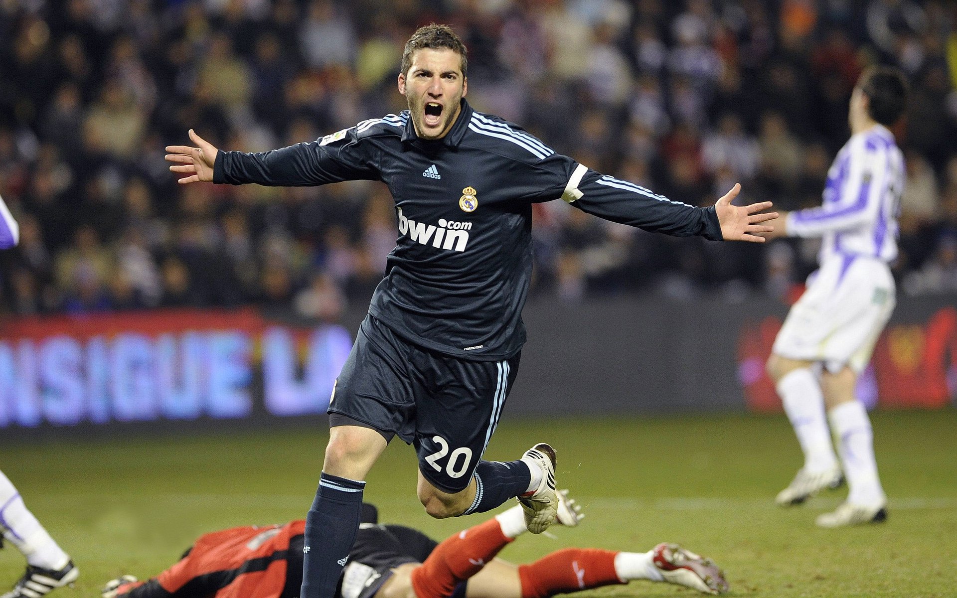 掘金粉碎国王，乔治成为关键先生，一场定义赛季的胜利